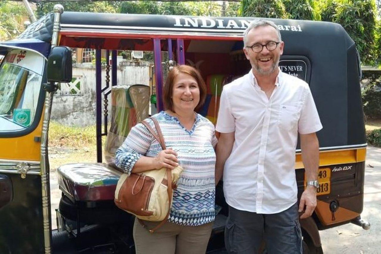 Agra: 6-Hour Tuk Tuk Food Tastings and Local Market Visit