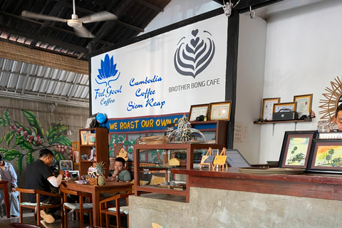 Siem Reap: Feel Good Evening Walking Tour Classic cultural walk through Wat Bo.