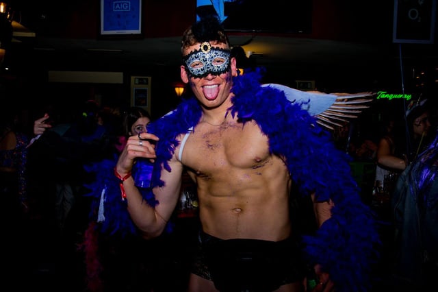 Barcelona: Sitges Carnival Party Bus with Pre-Party