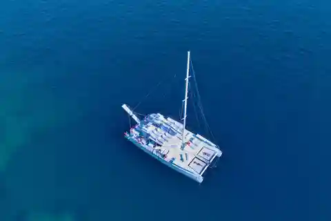 Sarandë: Katamaranfahrt nach Krorez & Kakome Beach mit Mittagessen