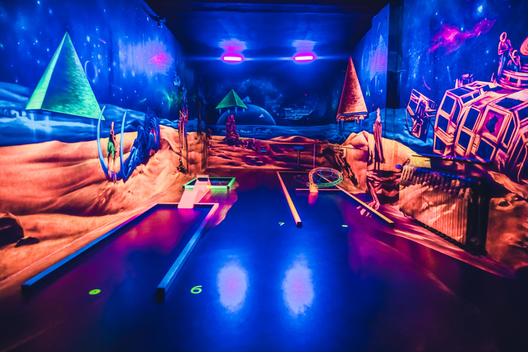 Dresden: 3D black light minigolf in het Barock Eventpark