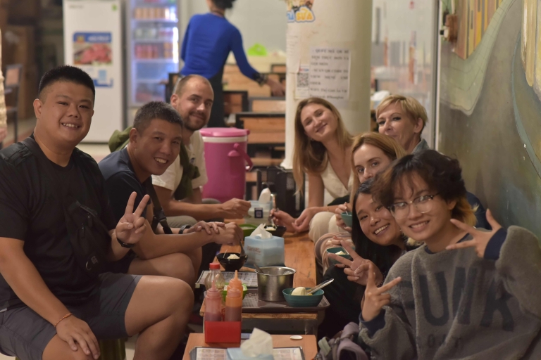Comida callejera de Hanói: tour a pie en grupo reducidoComida callejera Hanói: tour en grupo reducido sin recogida