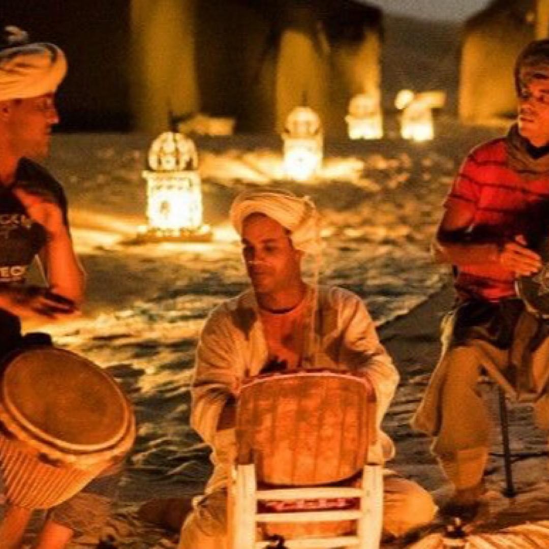 Marrakech : coucher de soleil à Agafay avec dîner, spectacle et musique touareg - bivouac