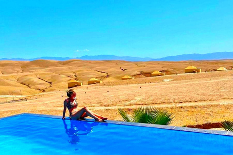 Quad en el desierto de Agafay con almuerzo y paseo en camello y piscina