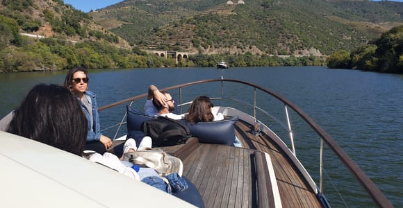Douro Premium : déjeuner exclusif, bateau Rabelo, Casal de Loivos et domaines viticoles