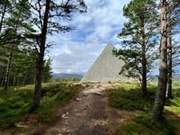 Aberdeenshire, Balmoral Cairns Walking Tour - Housity
