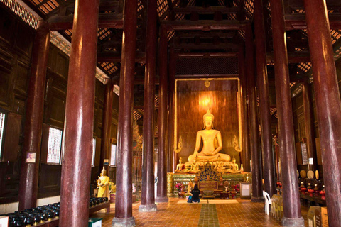 Chiang Mai: Old City Walking Tour with Temples & History Small Group Without Entry Fees