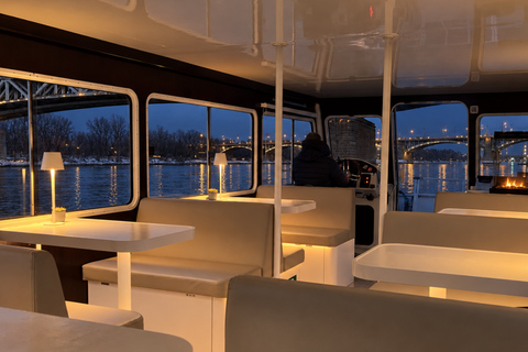 Warsaw: Heated Private Cruise - Food & Unlimited Mulled Wine