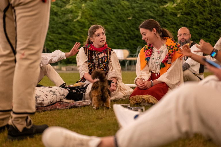 تيرانا: جولة في المدينة والعرض الليلي الألباني مع العشاء