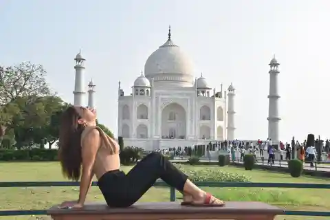 From Delhi : Taj Mahal Tour By Luxury Car with 5 Star Lunch
