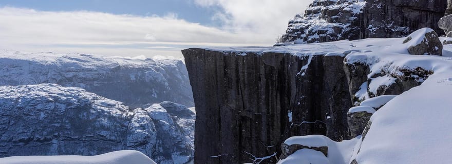 Stavanger : Randonnée hivernale à Preikestolen + Déjeuner chaud