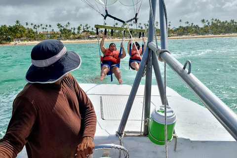 Parasailing a Punta Cana: Una scarica di adrenalina nel cielo