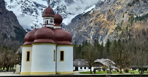 Von München aus: Tagestour zum Königssee mit Bootsfahrt und Salzbergwerk