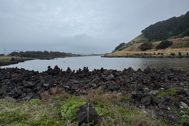 Jeju: Biyangdo Island Ferry Ride, Hike, and Lunch