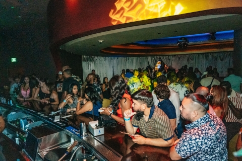 Las Vegas: Club Crawl con Party Bus y bebidas especialespara chicos