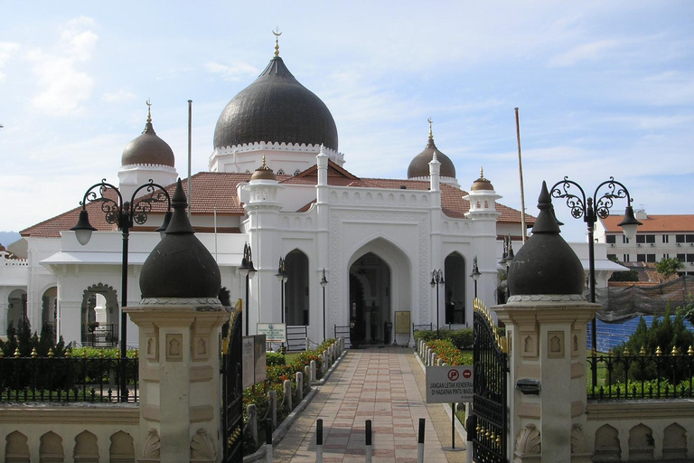 George Town: History Group Walking Tour & Free Foot Massage