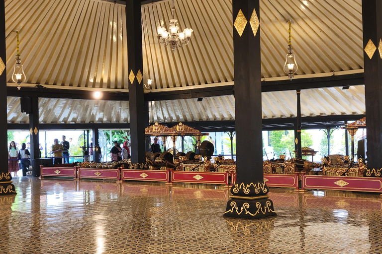 Yogyakarta:Merapi Jeep Tour, Keraton Yogyakarta & Taman Sari Yogyakarta: Merapi Jeep Tour, Sultan Palace & Taman Sari