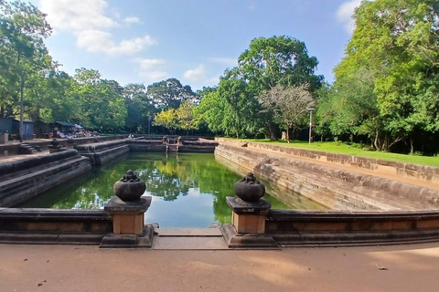From Colombo/Negombo to Anuradhapura Day Tour with Mihintale
