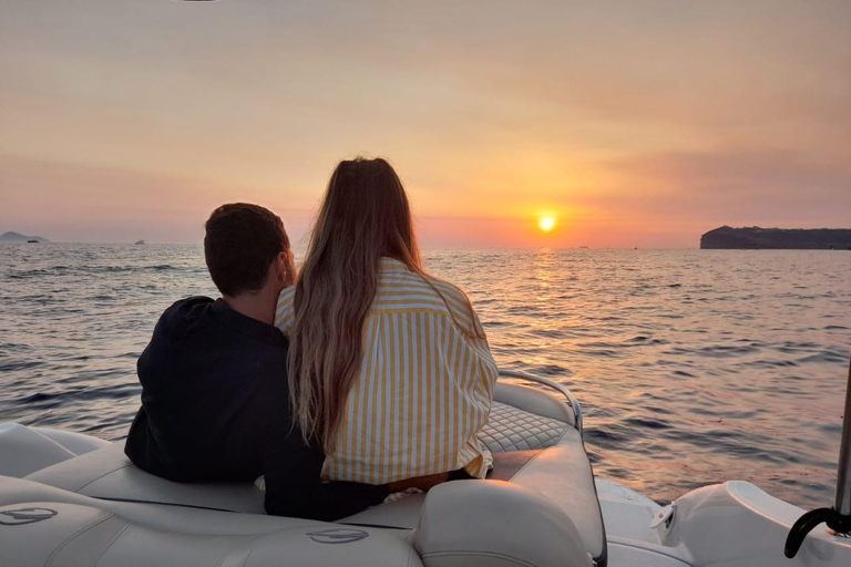 Santorini: Luxury private speedboat with food and drinks Daytime Speedboat Adventure