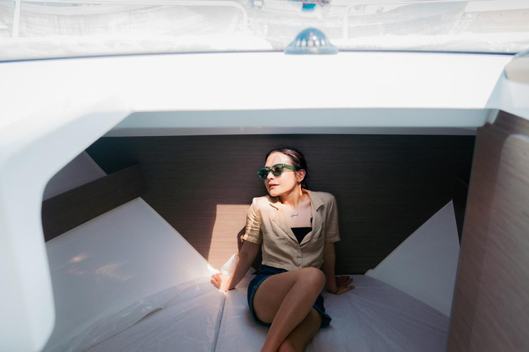 Labuan Bajo: Private Yacht Komodo-Inseln &amp; Manta-SchnorchelnPrivate Yachttour am Vormittag (13:00–19:00 Uhr) – Maximal 6 Gäste