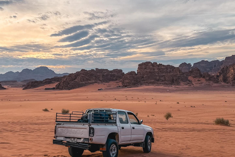 Esplora i punti salienti della Giordania - 2 giorni di Petra, Wadi Rum, Mar MortoEsplora i punti salienti della Giordania - 2 giorni di Petra, Wadi Rum e Mar Morto