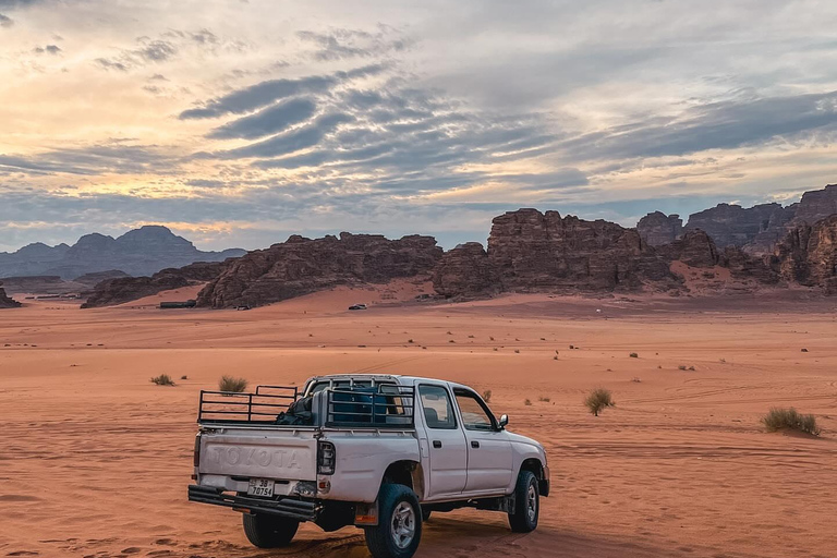 Esplora i punti salienti della Giordania - 2 giorni di Petra, Wadi Rum, Mar MortoEsplora i punti salienti della Giordania - 2 giorni di Petra, Wadi Rum e Mar Morto