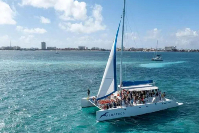 Cancun: Sunsations Catamaran Adults-Only Isla Mujeres
