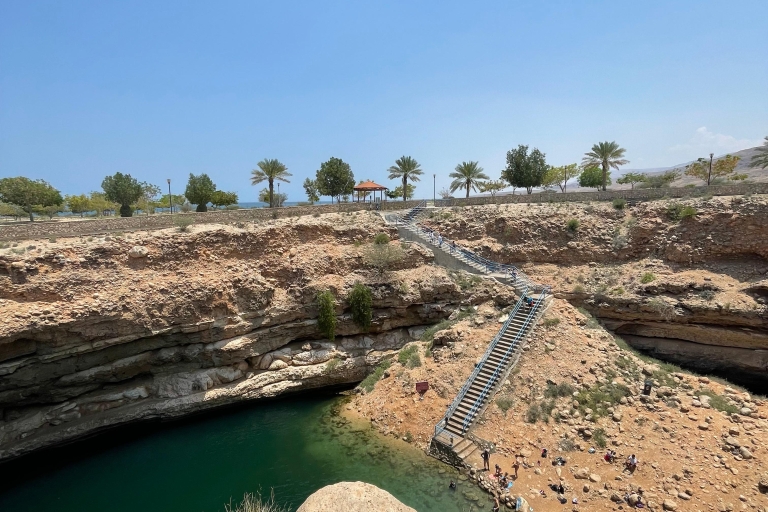 Ganztägige private Tour zum Wadi Shab und Bimmah Sinkhole