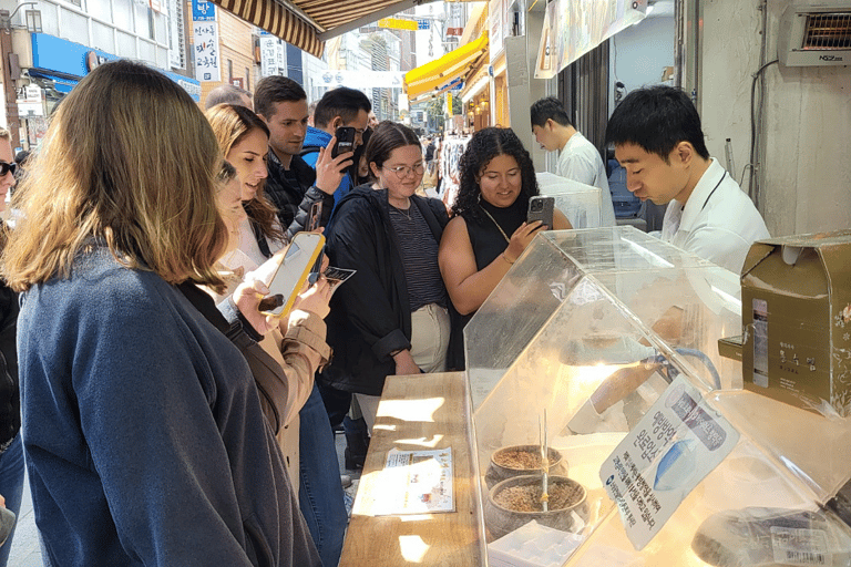 Séoul : Visite culinaire Netflix au marché de GwangjangVisite de groupe avec 3 dégustations de cuisine de rue