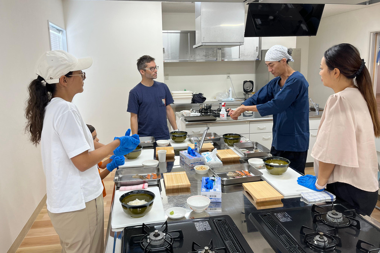 Naha Makishi Public Market : Sushi making experience English guided guide