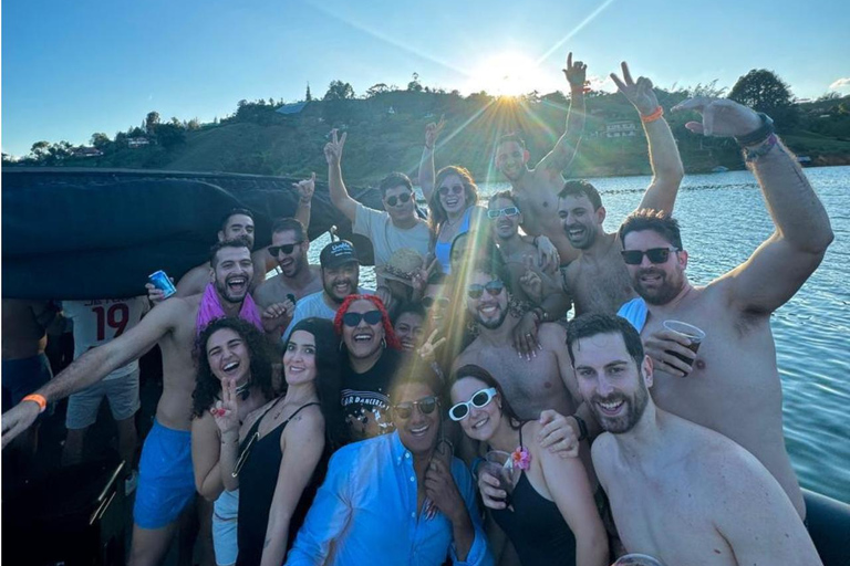 Medellín: Guatape Tour + Bootfeest