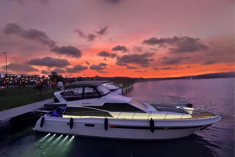 Istanbul: Sunset or Day Small-Group Yacht Cruise with Snacks