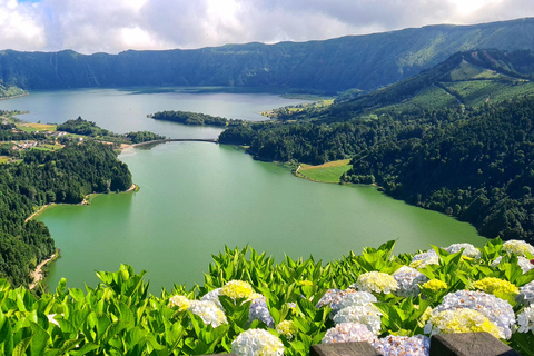 Westküste: Sete Cidades See und Ananasproduktion