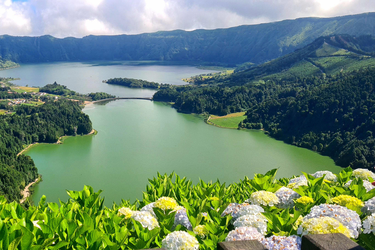 Västkusten: Sete Cidades-sjön och ananasproduktion