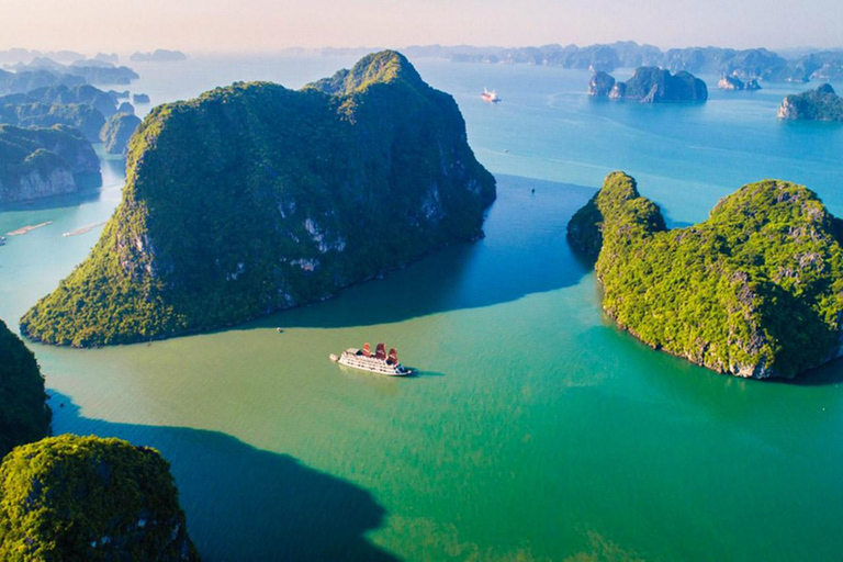 Desde Hanoi: 2D1N Bahía de Ha Long en Crucero Boutique Arcady