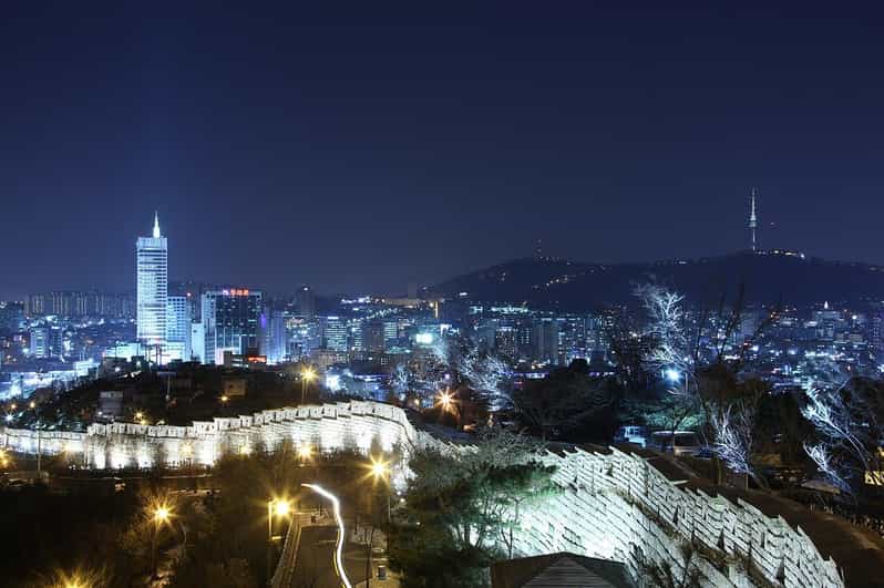 Seoul: Dongdaemun to Hyehwa Walking Tour with Guide