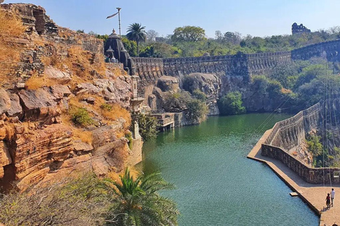 Udaipur: Chittorgarh Fort Day Trip with Lunch & Entry