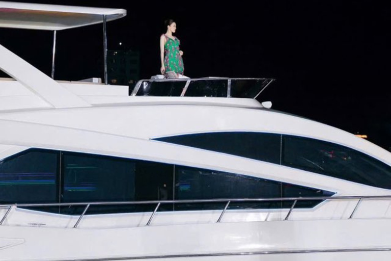 Da Nang: Private Luxury Yacht & Dragon Bridge Fire Show Luxury 2-Hour Ocean Mansion Yacht Charter – 4-Bedroom Bliss