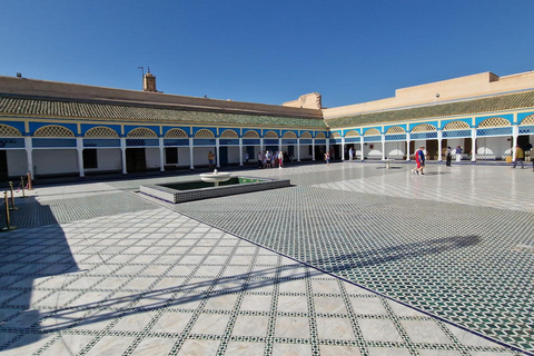 Marrakech arv: Saadiska gravar, Bahia Palace &amp; Medina TourDelad tur från mötesplats (utan inträdesbiljetter)