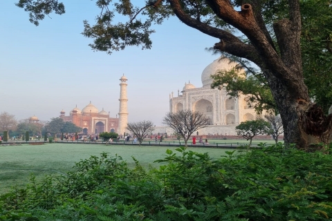 From Agra: One Day Trip of Taj Mahal & Fatehpur Sikri Tour With knowledgeable local tourist guide Only.