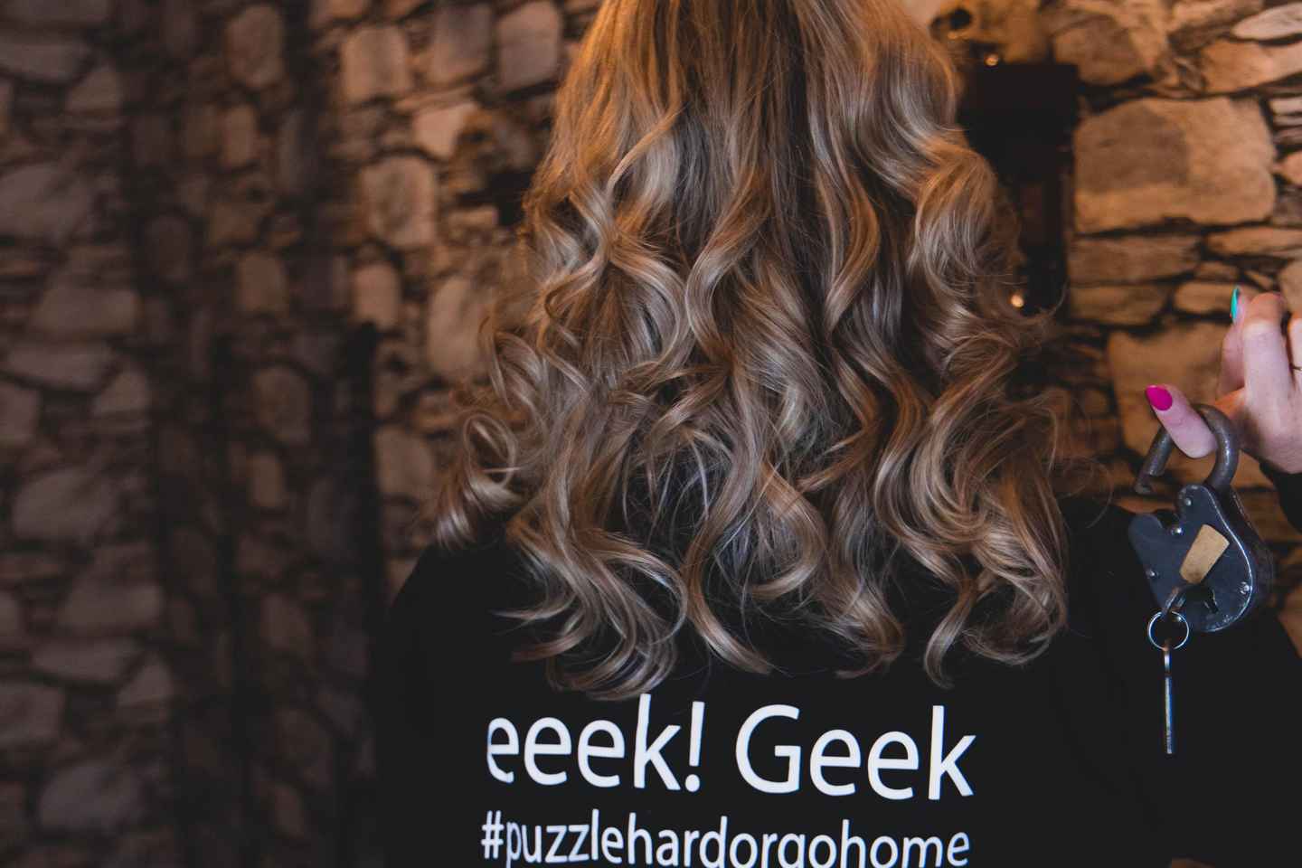 格拉斯哥：玛丽女王的幽灵密室逃脱

- 格拉斯哥旅游必玩项目
- 体验玛丽女王的神秘逃脱挑战
- 密室探险：发掘格拉斯哥的历史幽灵
- 与玛丽女王幽灵共度惊险时光
- 在格拉斯哥揭开玛丽女王的谜团

关键词：
- 格拉斯哥旅游
- 密室逃脱
- 玛丽女王幽灵
- 历史探险
- 旅行必玩

吸引力要点：
- 富有神秘色彩，吸引历史爱好者
- 激发好奇心，适合寻求刺激的游客
- 结合文化与娱乐，提供独特的体验
- 提供互动和参与感，适合团体活动