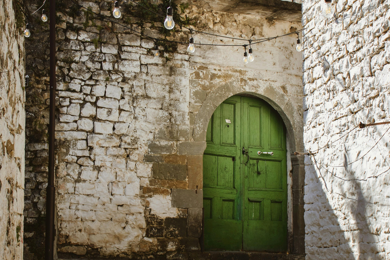 城市和城堡之旅 + 葡萄酒和拉基酒品鉴体验