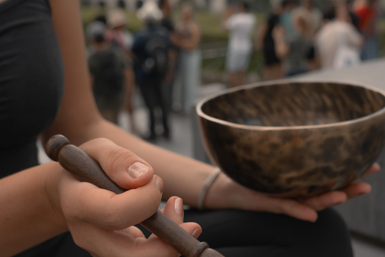 Bruxelles : yoga privé, bain sonore ou lecture runiqueBruxelles : cours de yoga privés avec un professeur expérimenté