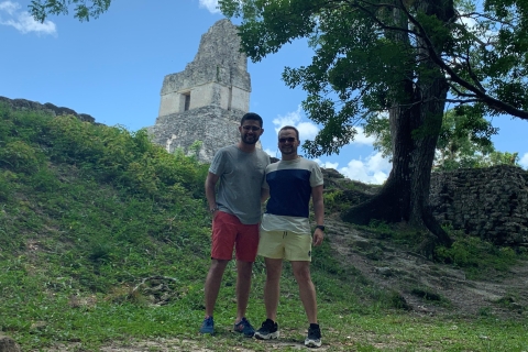 Gedeelde Tour naar Tikal: Vlucht + Lunch + RondleidingVanuit de stad - Geen transfers inbegrepen
