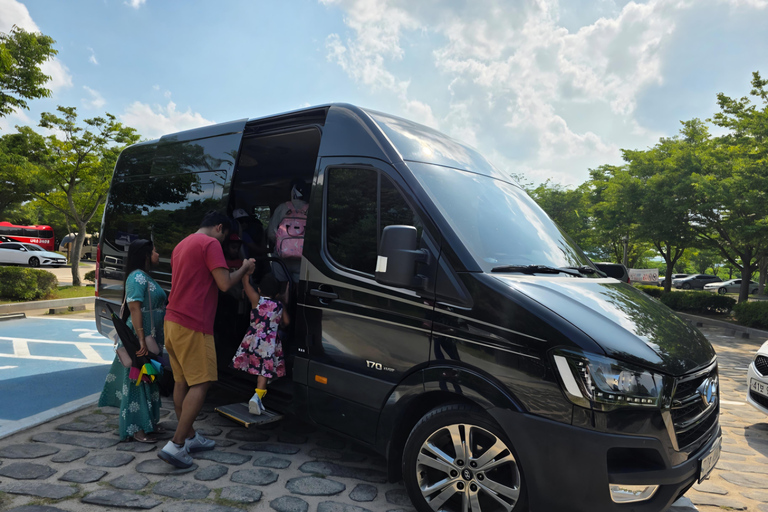 Busan: Excursão compartilhada para ver o pôr do sol em Gyeongju em van de luxoBusan: Excursão compartilhada para ver o pôr do sol em Gyeongju em uma van de luxo