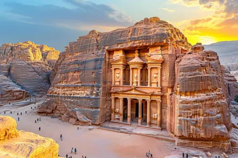 Amman: Private 2-Day Tour to Petra, Wadi Rum & the Dead Sea