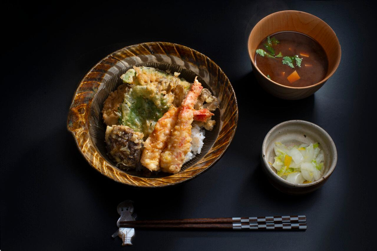 Autentyczna japońska klasa gotowania Tempura i zupa miso w OsaceOsaka Authentic Tempura &amp; Miso Soup Japan Lekcje gotowania