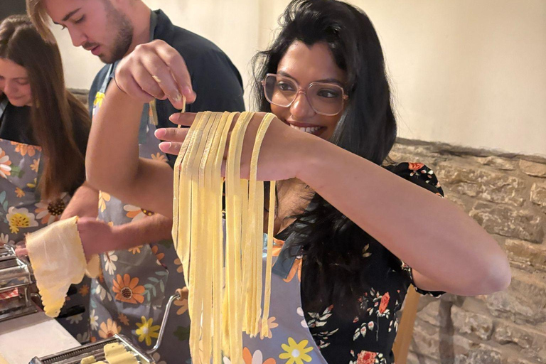 Nápoles: Clase de Cocina de Pasta y Tiramisú con Vino