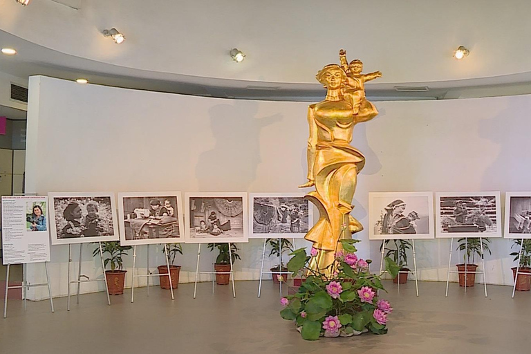 Hanoi’s French Quarter Tour and Train StreetPrivate Tour