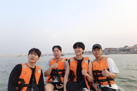 瓦拉西尼日出之旅：恒河阿提与免费游船私人：日出之旅，体验恒河阿提仪式，免费游船